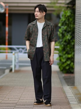 「EDIFICEスタッフ」｜「アイテム（スリッポン）」を使った、EDIFICE OFFICIALさん（メンズ・172cm）の春コーディネート