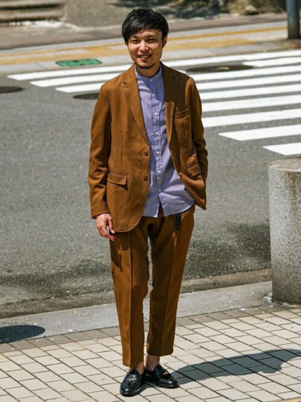 「セットアップ、リラックススタイル、GRAMICCI、セットアップスタイル、EDIFICE、秋冬新作、セットアップコーデ、EDIFICE別注、EDIFICEスタッフ、2020AW」｜「Gramicciの【GRAMICCI / グラミチ】別注 ウールライク ストレッチエバークリースパンツ　セットアップ着用可能 / ON OFF兼用（テーラードジャケット、ブラウン系）」を使った、EDIFICE OFFICIALさん（メンズ・168cm）の夏コーディネートの1枚目の写真