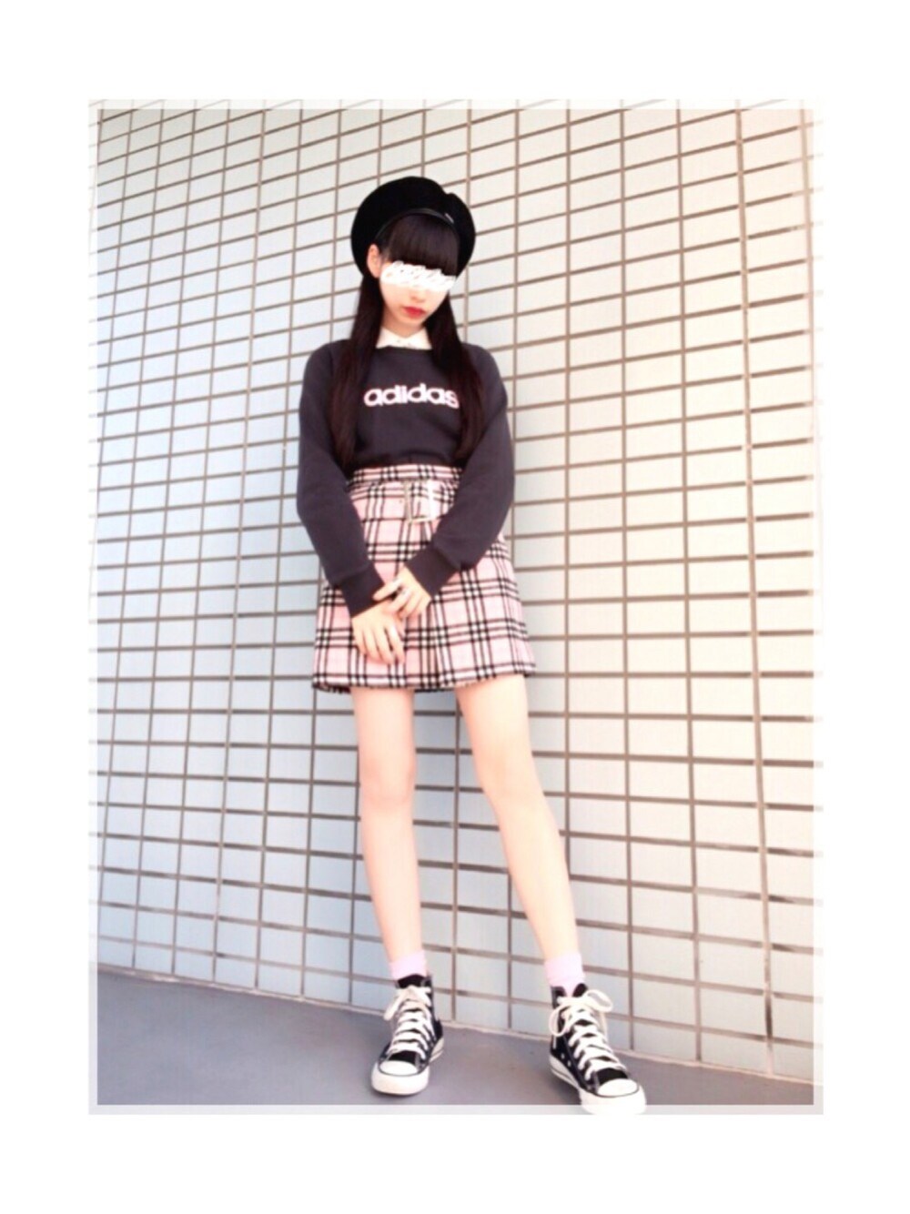 「黒、ピンク、黒×ピンク、ブラック、スニーカー、ベレー帽、スウェット、古着、チェック、converse」｜「KANGOLのKANGOL HUNTING WOOL MONTY BLACK（ハンチング/ベレー帽、ブラック系）」を使った、$EINAさん（レディース・155cm）の秋コーディネートの1枚目の写真