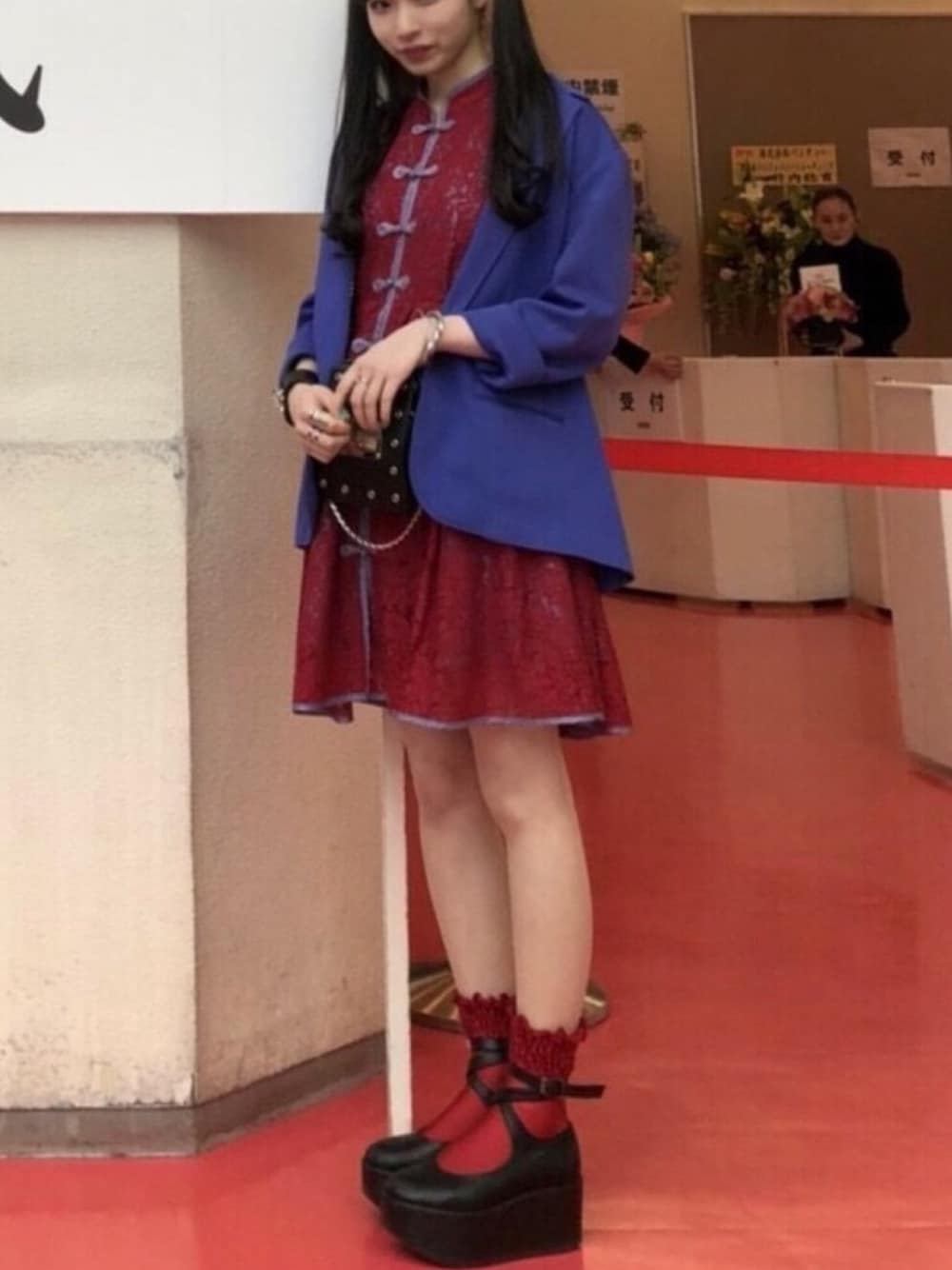 「入学式、ジャケット、大人カジュアル、春コーデ、ショルダーバッグ、パープル、赤、ootd」｜「PAMEO POSEのMacau　Lace　Mini　Dress（ワンピース、レッド系）」を使った、$EINAさん（レディース・156cm）の春コーディネートの1枚目の写真