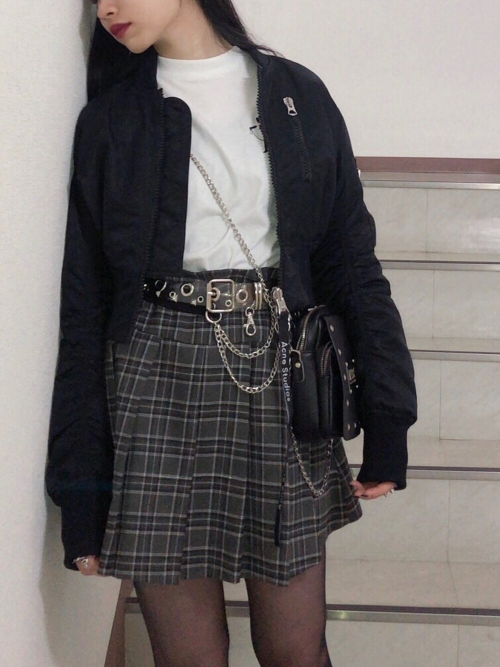 「Acne Studiosのアイテム（MA-1、ブラック系）」を使った、$EINAさん（レディース・156cm）の秋コーディネートの1枚目の写真