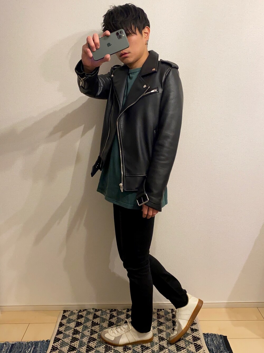 「レザージャケット、おしゃれさんと繋がりたい、ZARA、AcneStudios、モスグリーン、ロンT、オーバーサイズ、ジャーマントレーナー、ミリタリー」｜「ZARAのアイテム（その他アウター、ブラック系）」を使った、TOMOKIさん（メンズ・170cm）の春コーディネートの1枚目の写真