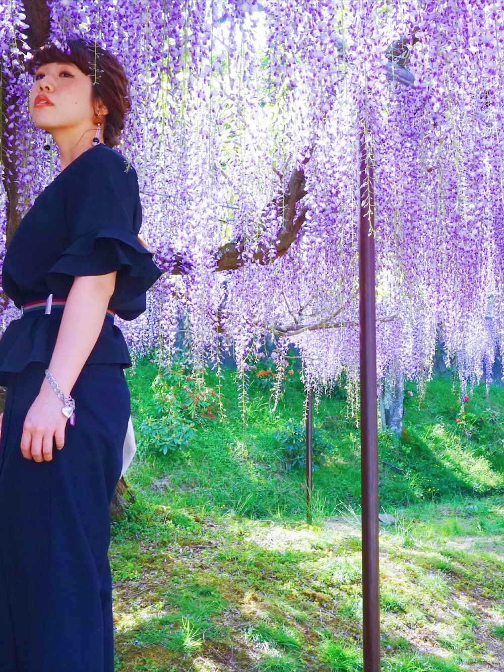 「ブラック、シンプル、オトナカジュアル、ワイドパンツ、藤」｜「LOWRYS FARMのアイテム（パンツ、ブラック系）」を使った、こはる。さん（レディース・155cm）の夏コーディネートの1枚目の写真