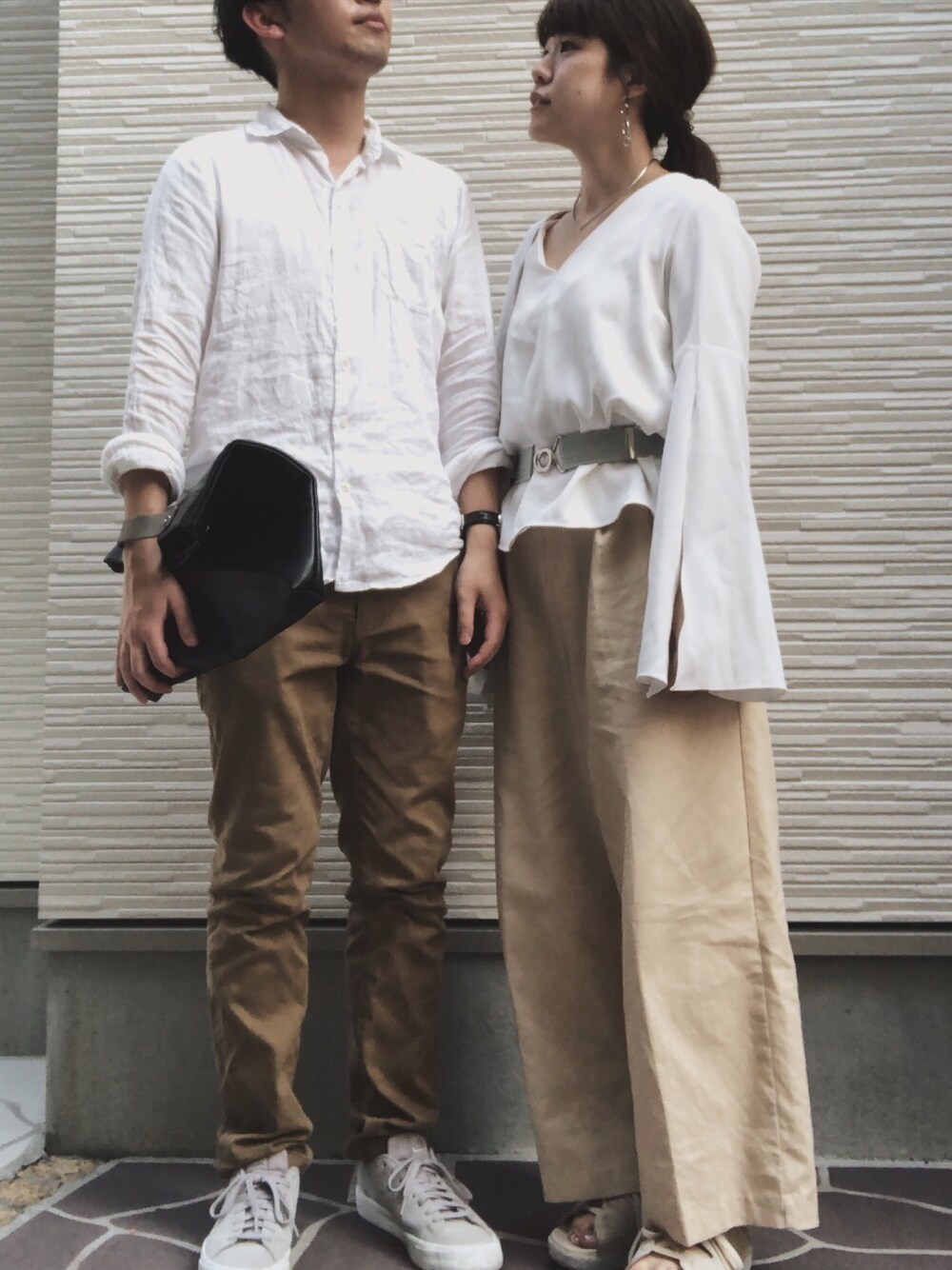 「ベージュコーデ、シミラールック、プチプラコーデ、summer、夫婦コーデ」｜「DHOLICのアイテム（シャツ/ブラウス、ホワイト系）」を使った、こはる。さん（レディース・155cm）の夏コーディネートの1枚目の写真