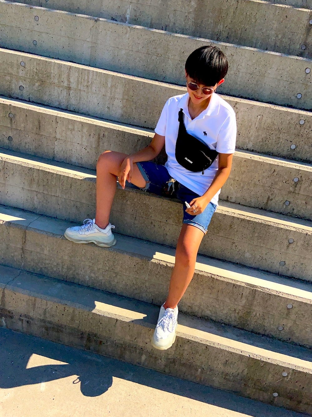 「お洒落さんとつながりたい、白スニーカー、デニムショートパンツ、ポロシャツ、アバクロンビー&フィッチ、BALENCIAGA、エクストララージ、ルイヴィトン、GUCCI、バーバリー」｜「BALENCIAGAのBalenciaga Triple S Air Nylon Sneakers with Logo, Blanc（スニーカー、ホワイト系）」を使った、kkkさん（メンズ・165cm）の夏コーディネートの1枚目の写真
