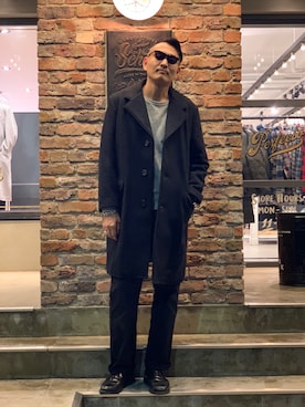 「SCHOTT」｜「アイテム（チェスターコート）」を使った、matsuuraさん（メンズ・189cm）の秋コーディネート
