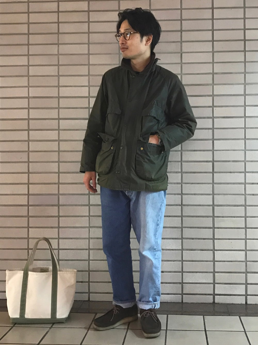 「冬、オトナカジュアル、barbour、MADE by sunny side up、mont-bell、OLIVER PEOPLES、LL.Bean」｜「OLIVER PEOPLESのGREGORY PECK-J（メガネ、ブラウン系）」を使った、223さん（メンズ・169cm）の冬コーディネートの1枚目の写真