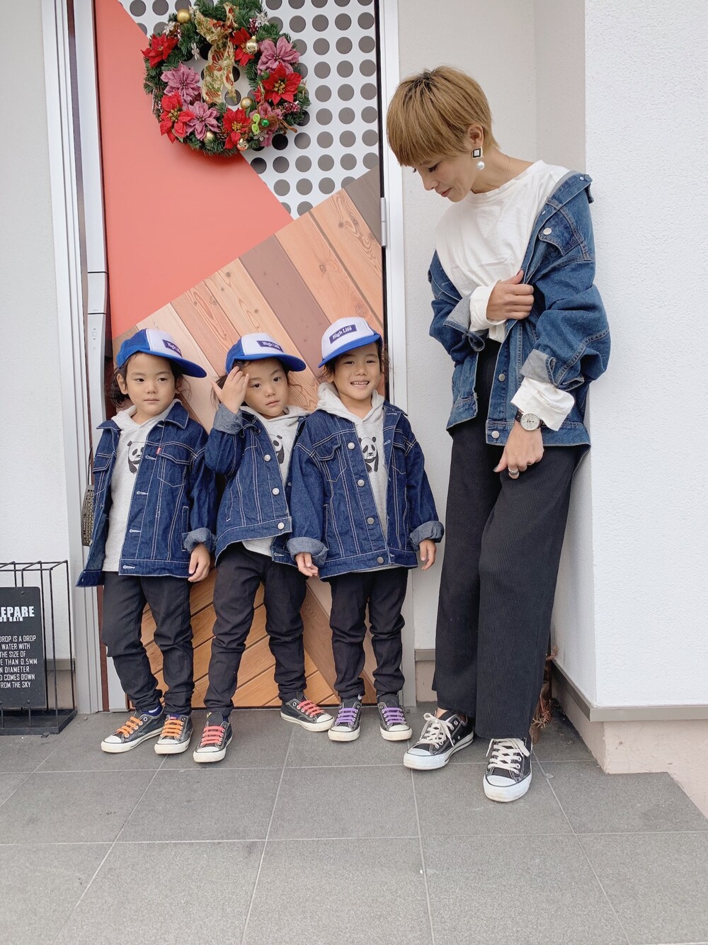 「カジュアル、大人カジュアル、プチプラコーデ、ママファッション、おしゃれさんと繋がりたい、親子コーデ、キッズコーデ、ラフ」｜「devirockのアイテム（デニムジャケット、ブルー系）」を使った、327さん（レディース・166cm）の秋コーディネートの1枚目の写真