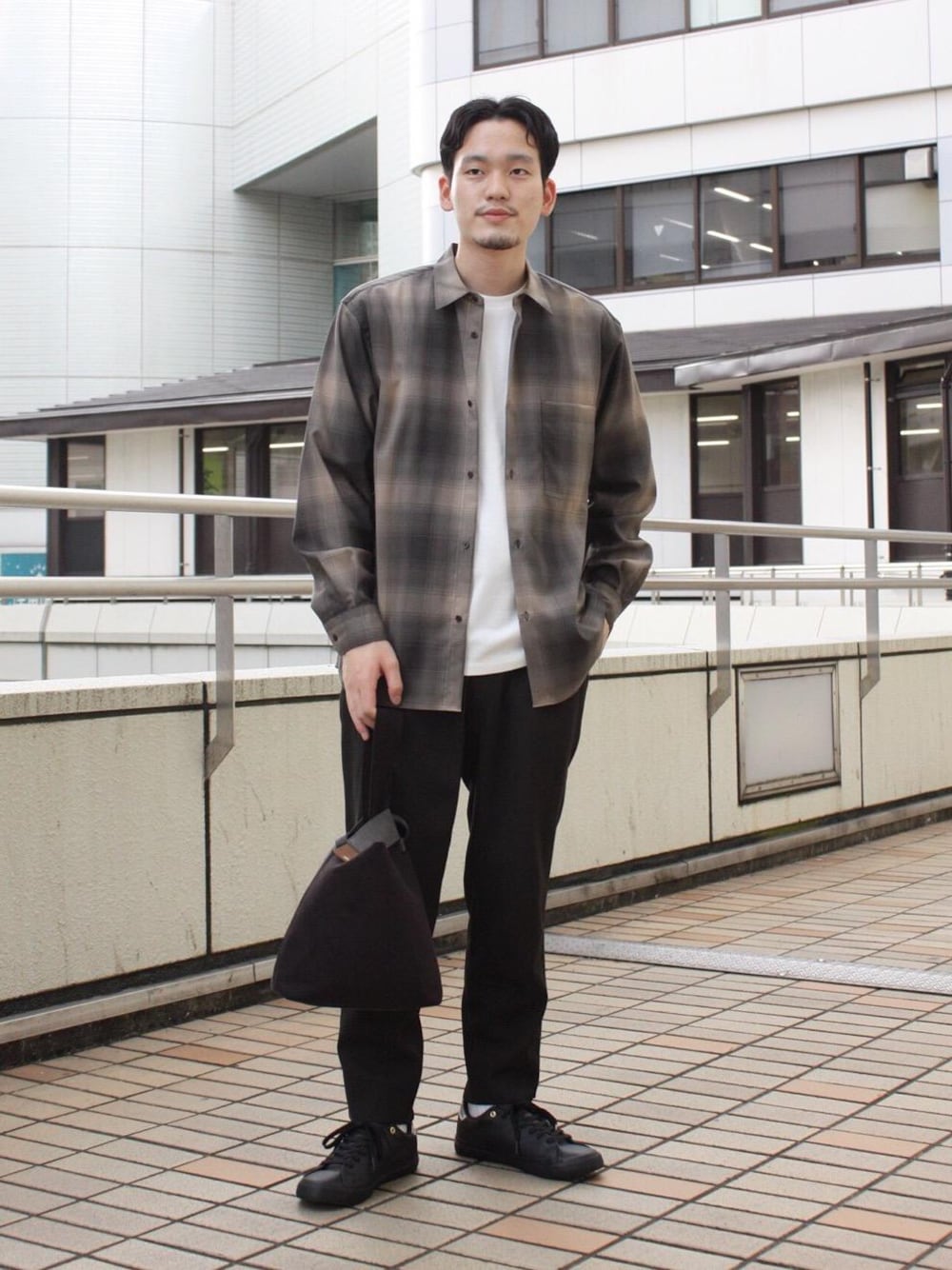 「NEW BALANCEの【国内限定展開】＜New Balance（ニューバランス）＞AM210 スニーカーMENS†（スニーカー、ブラック系）」を使った、清水 流石さん（メンズ・178cm）の秋コーディネートの1枚目の写真