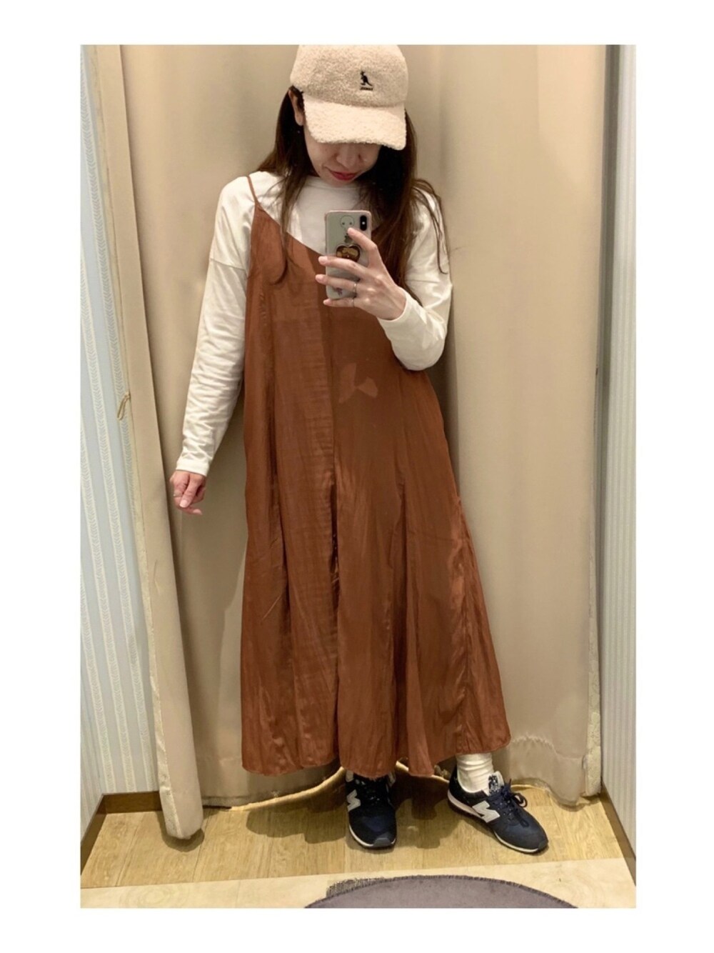 「カンゴール、ボアキャップ、テラコッタ、サテンキャミワンピ、秋のマイ旬スタイル、秋のコーデ、earth music&ecology、ootd、オトナカジュアル」｜「earth music&ecologyのラウンドヘムカットチュニック（Tシャツ/カットソー、ホワイト系）」を使った、yuuuboooさん（レディース・158cm）の秋コーディネートの1枚目の写真