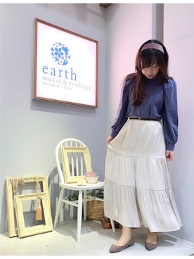 「earth music&ecology（アースミュージックアンドエコロジー）のサテンティアードスカート ＊●（スカート）」を使った、yuuuboooさん（レディース・158cm）の秋コーディネート