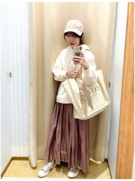 「earth music&ecology（アースミュージックアンドエコロジー）のシャイニーサテンギャザースカート ＊（スカート）」を使った、yuuuboooさん（レディース・158cm）の秋コーディネート