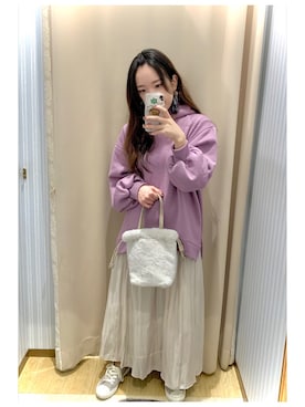 「earth music&ecology（アースミュージックアンドエコロジー）のシャイニーサテンギャザースカート ＊（スカート）」を使った、yuuuboooさん（レディース・158cm）の冬コーディネート