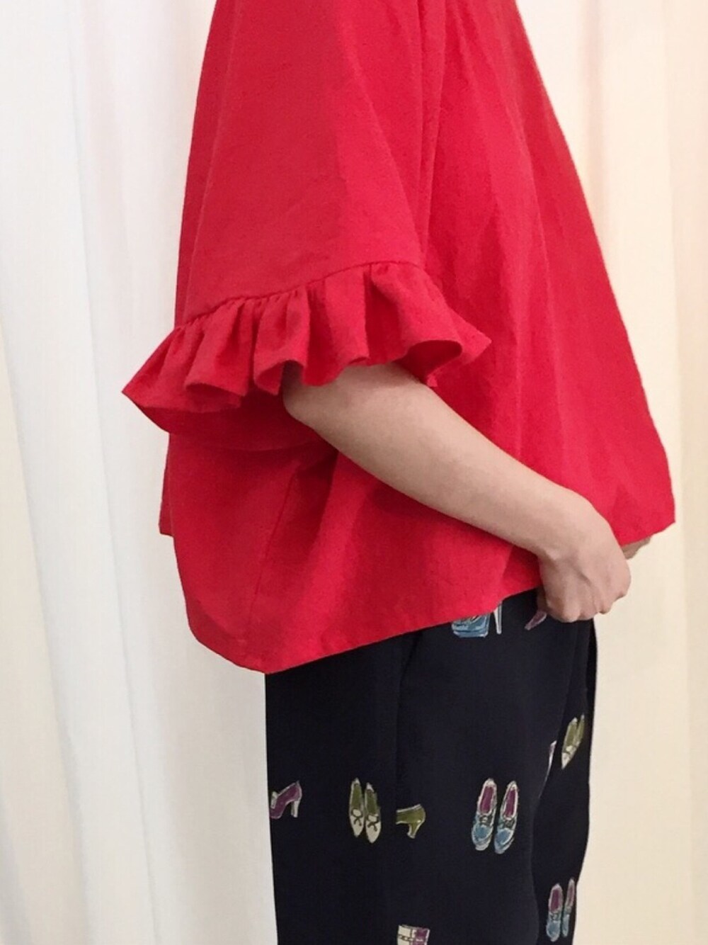 「赤、ハンドメイド、大人カジュアル、シンプル、handmade、ママコーデ、ママファッション」｜「Handmadeのアイテム（シャツ/ブラウス、レッド系）」を使った、tinyjohnさん（レディース・157cm）の秋コーディネートの1枚目の写真