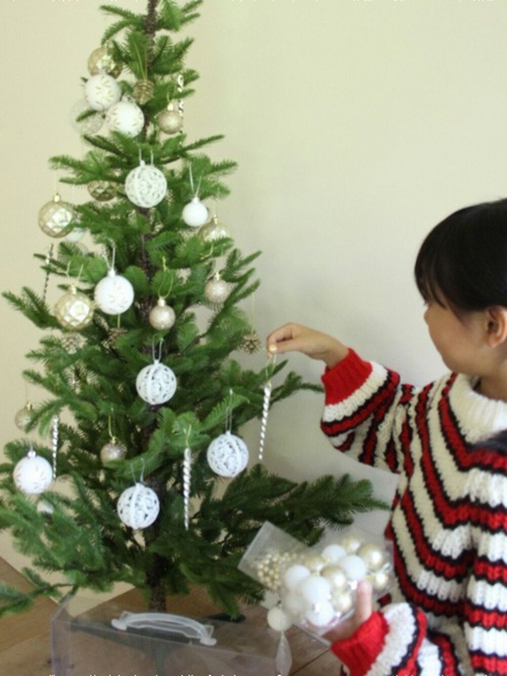 「クリスマス、スパイス、オーナメント、SPICE、SPICE OF LIFE」｜「SPICE OF LIFEのクリスマス パーティーオーナメント アソート62個セット（インテリア雑貨、レッド系）」を使った、SPICE OF LIFEさん（レディース・130cm）の冬コーディネートの1枚目の写真