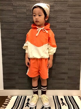 「アイテム（セットアップ、オレンジ系）」を使った、tiinさん（キッズ・100cm）の秋コーディネート