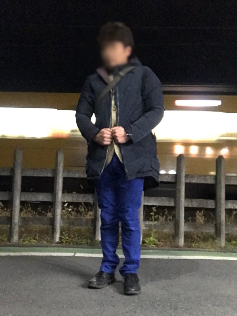 「MARITHE+FRANCOIS GIRBAUD、ROCKPORT(ROCKPORT)、ジャケパンスタイル、コーデュロイパンツ、ダウンコート、真冬コーデ」｜「MARITHE + FRANCOIS GIRBAUDのアイテム（その他パンツ、ブルー系）」を使った、Tore@minさん（メンズ・174cm）の冬コーディネートの1枚目の写真