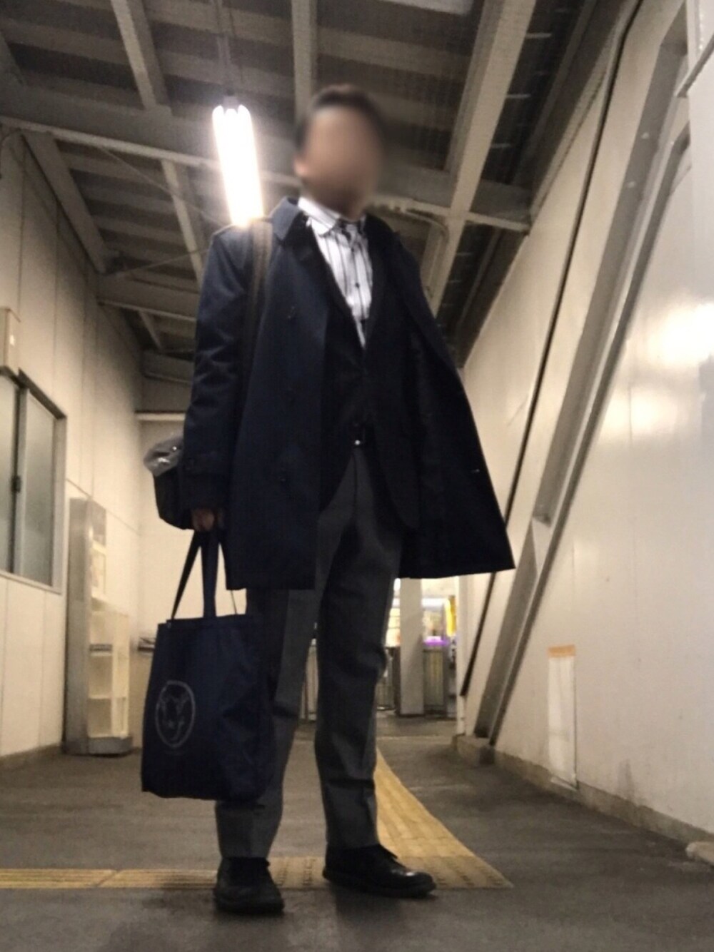 「ジャケパンスタイル、冬のコーデ、JOSEPH ABBOUD、ROCKPORT(ROCKPORT)、大人コーデ、ウールパンツ、スラックス」｜「JOSEPH ABBOUDのアイテム（ジャケット/アウター、ブラック系）」を使った、Tore@minさん（メンズ・174cm）の冬コーディネートの1枚目の写真