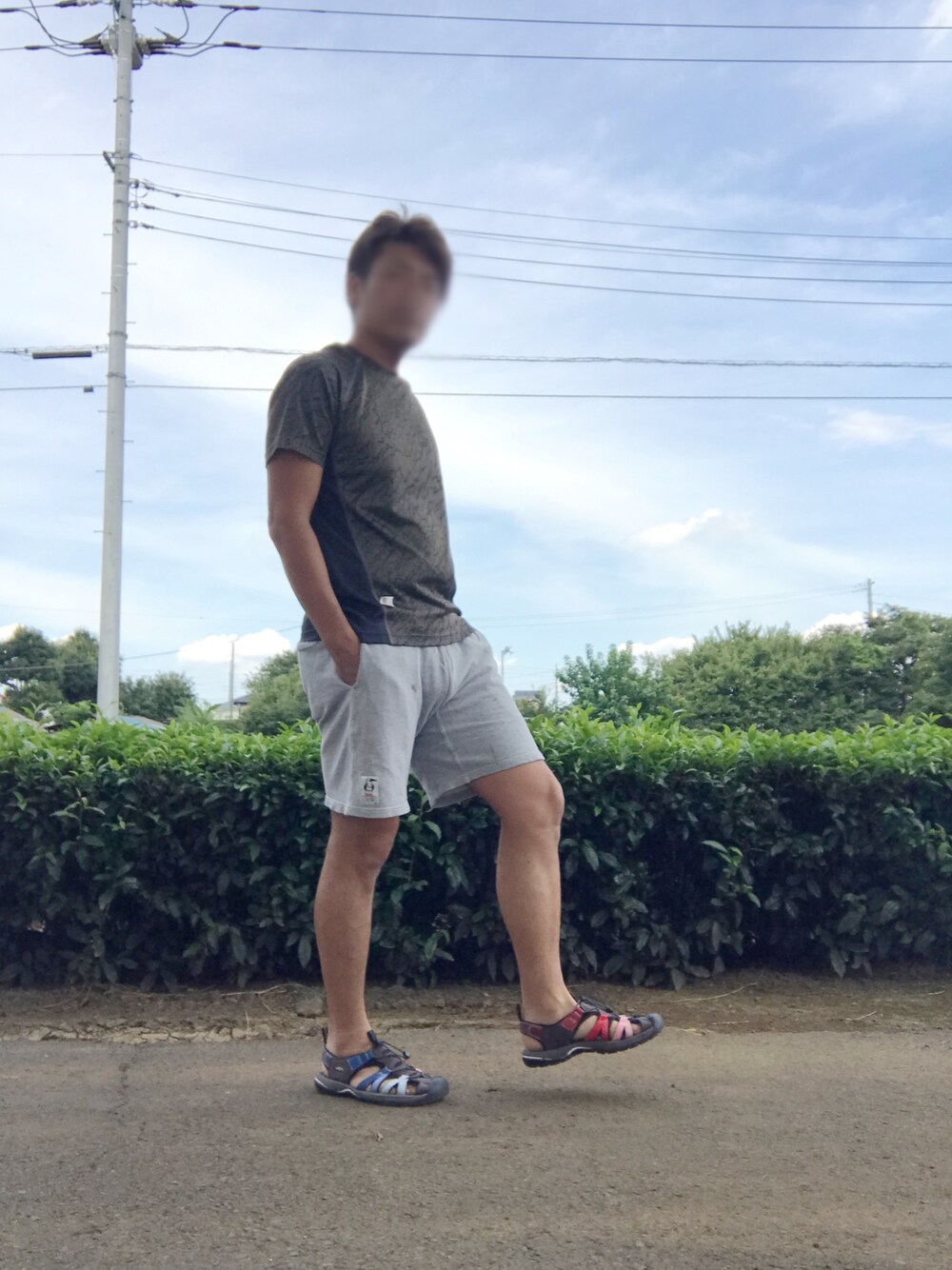 「adidas、CHAMS 、keen、ハーフパンツ、スウェット、カジュアルコーデ、休日スタイル、シンプルスタイル」｜「adidasのアイテム（Tシャツ/カットソー、グリーン系）」を使った、Tore@minさん（メンズ・174cm）の夏コーディネートの1枚目の写真