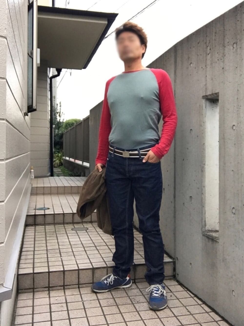 「JOHN SMEDLEY、e-JEANS、New Balance、カジュアルコーデ、休日スタイル、海島綿、スリムデニム、ガーディガン」｜「e-jeansのアイテム（デニムパンツ、ブルー系）」を使った、Tore@minさん（メンズ・174cm）の秋コーディネートの1枚目の写真