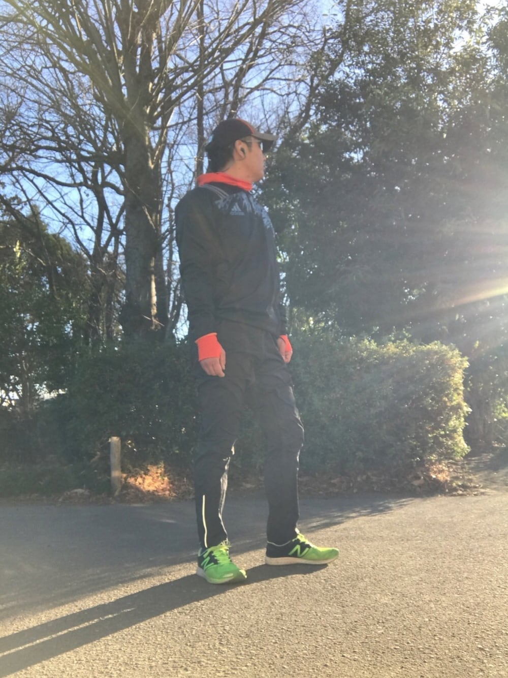 「スポーツコーデ、adidas、adidas techfit、New Balance、ランニング、ランニングスタイル、トラックパンツ、ジャージ」｜「NEW BALANCEのアイテム（スニーカー、グリーン系）」を使った、Tore@minさん（メンズ・174cm）の冬コーディネートの1枚目の写真
