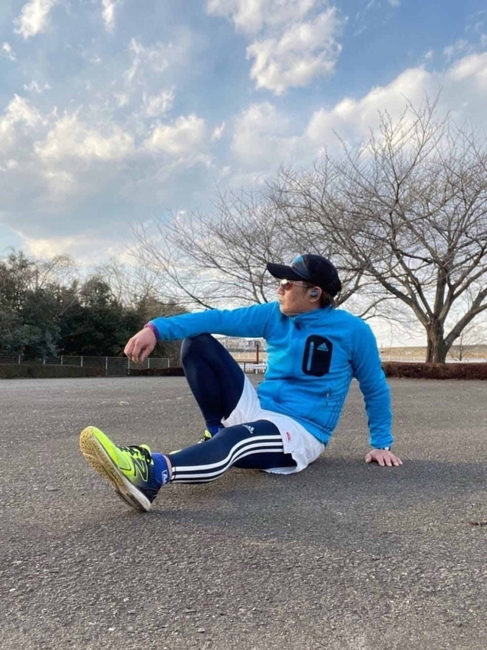 「Canterbury of New Zealand、adidas、adidas techfit、New Balance、スポーツウェア、ハーフパンツ、スポーツタイツ、ムース、ブラックモンブラン」｜「adidasのアイテム（Tシャツ/カットソー、ブルー系）」を使った、Tore@minさん（メンズ・174cm）の冬コーディネートの1枚目の写真