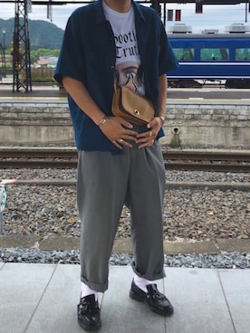 「UNDERCOVER（アンダーカバー）のアイテム（Tシャツ/カットソー、ホワイト系）」を使った、平松本町さん（メンズ・175cm）の秋コーディネート