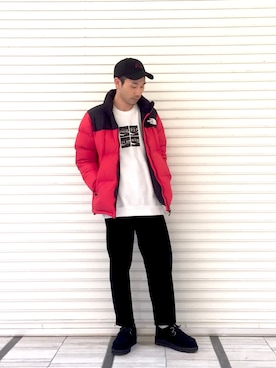 「red」｜「アイテム（ダウンジャケット/コート）」を使った、西岡さん（メンズ・172cm）の冬コーディネート