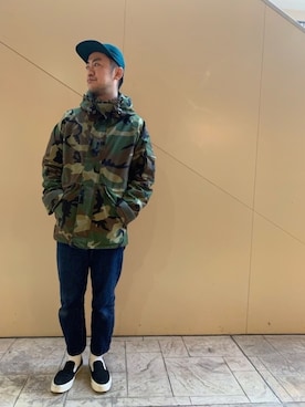 「カモ柄」｜「アイテム（スリッポン）」を使った、EBATAさん（メンズ・177cm）の冬コーディネート