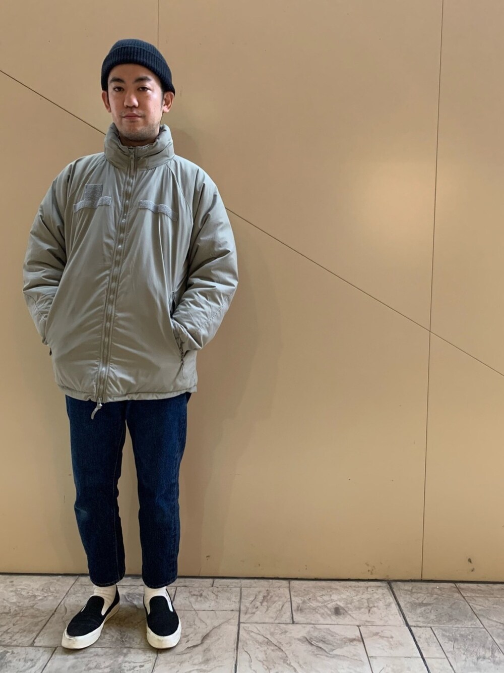 「Denime、66xx、ECWCS、level7、プリマロフト、コンバース、スリッポン、ニット帽、デニムパンツ、made in japan」｜「Denimeの【MADE IN JAPAN】66XX TYPE W28-34 L34（デニムパンツ、ブルー系）」を使った、EBATAさん（メンズ・177cm）の冬コーディネートの1枚目の写真
