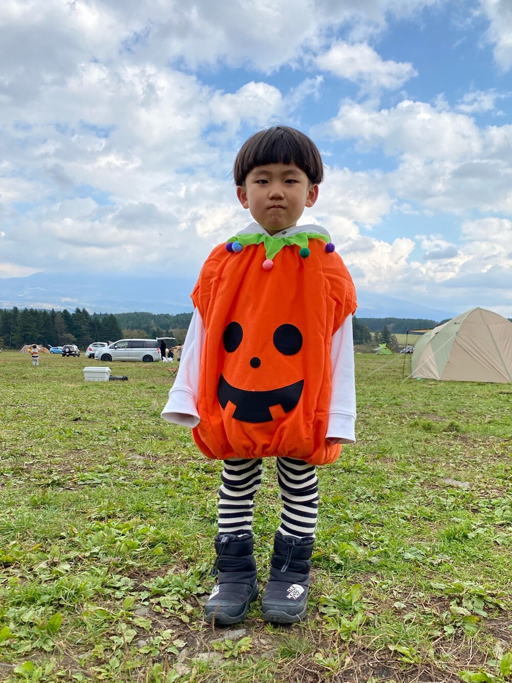 「wearhalloween2020、ハロウィン、キッズファッション、仮装、おとこのこ、halloween、ボーダー、かぼちゃ、ローリーズファーム(LOWRYS FARM)、アウトドアスタイル」｜「LOWRYS FARMのアイテム（パンツ、ブラック系）」を使った、Kantaさん（キッズ・90cm）の秋コーディネートの1枚目の写真
