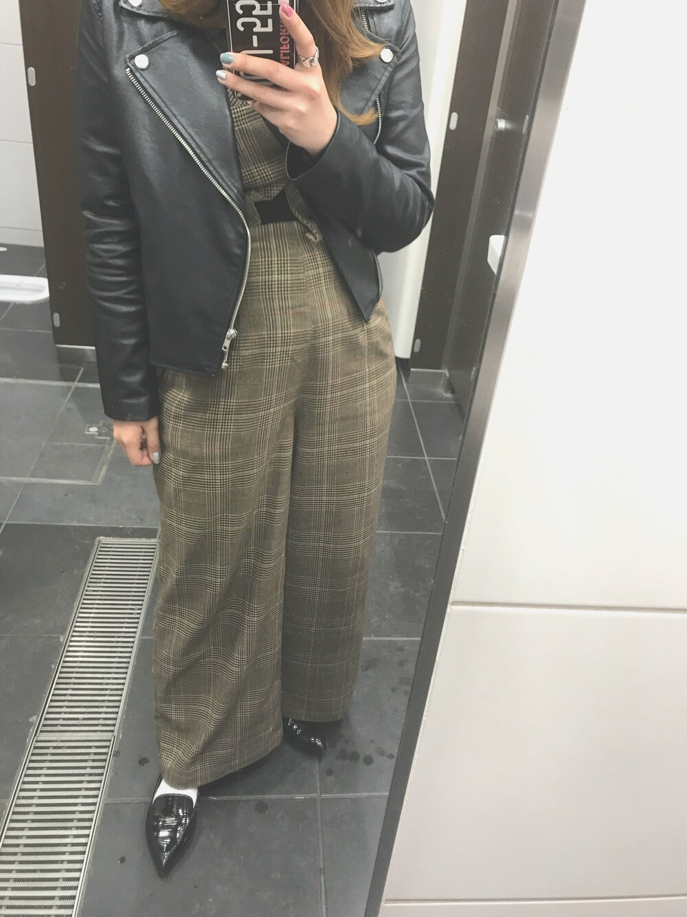「ootd、ライダース、春コーデ、キレイめ、セットアップ、チェック、ワイドパンツ、パンプス、フリークスストア、ローリーズファーム(LOWRYS FARM)」｜「FREAK'S STOREのハイウェストブリティッシュチェックパンツ（グレンチェック）（その他パンツ、ブラウン系）」を使った、Miiiiさん（レディース・155cm）の春コーディネートの1枚目の写真