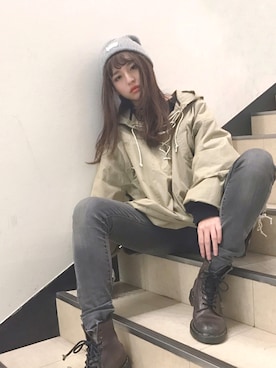 「UNIQLO（ユニクロ）のWOMEN ウルトラストレッチジーンズ（デニムパンツ）」を使った、朱里さん（レディース・164cm）の冬コーディネート