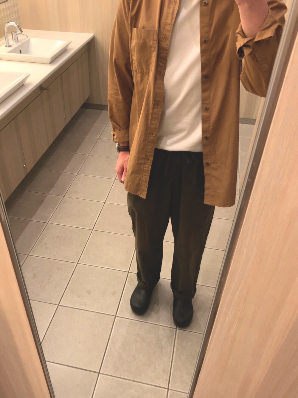 「無印良品、MUJI、nest robe、dansko、Hender Scheme」｜「nest Robe CONFECTのアイテム（パンツ、グリーン系）」を使った、__ketsujiさん（メンズ・168cm）の夏コーディネートの1枚目の写真