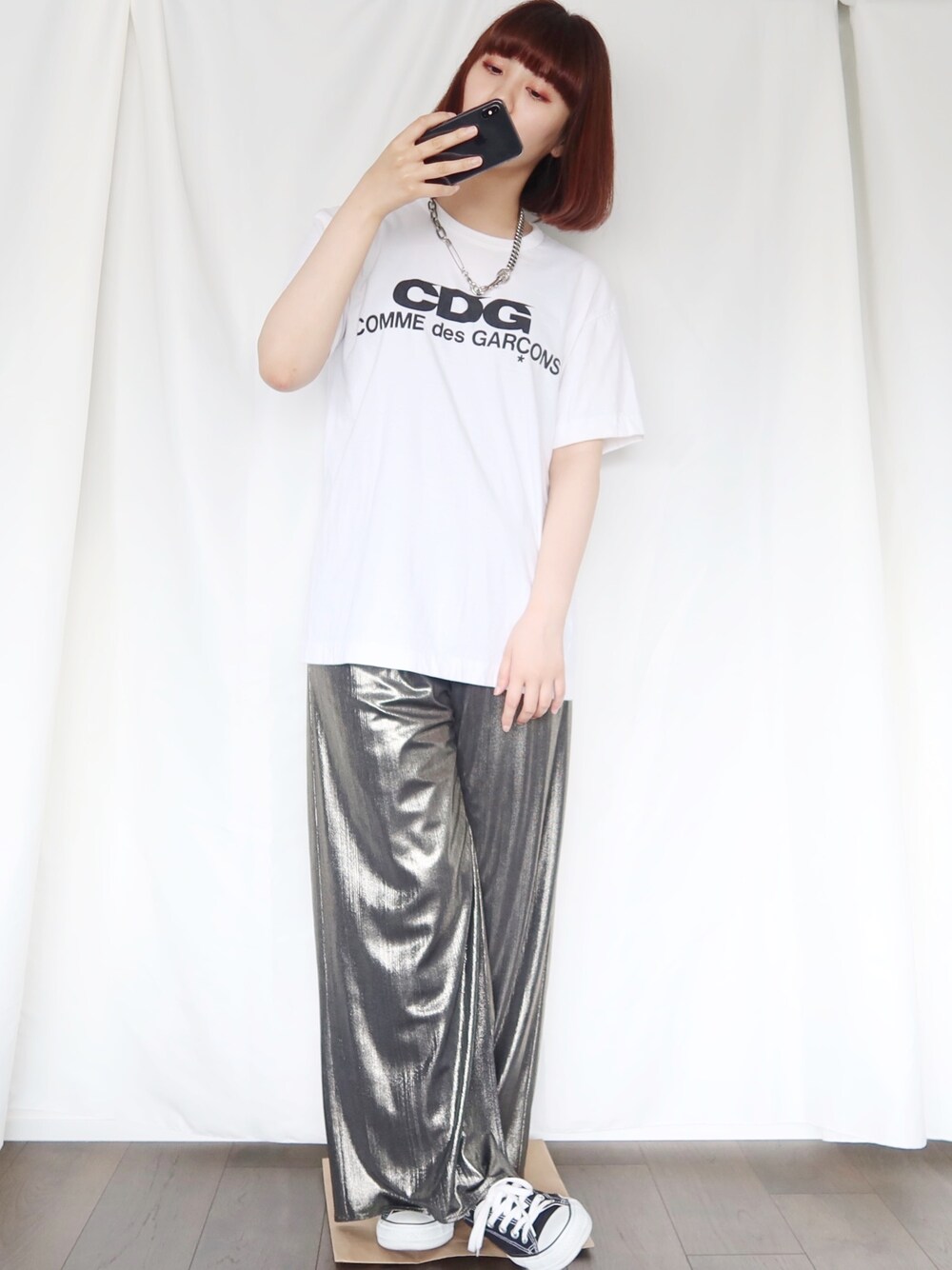 ホワイト系のTシャツ/カットソー、ブラック系のその他パンツを着用したレディースの夏コーディネートの1枚目の写真