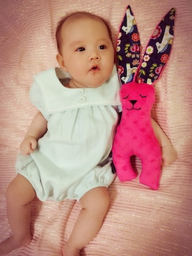 「アイテム（ロンパース、グリーン系）」を使った、Aki多多さん（キッズ・80cm）の冬コーディネート