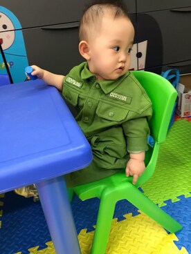 「アイテム（ロンパース、グリーン系）」を使った、Aki多多さん（キッズ・80cm）の春コーディネート