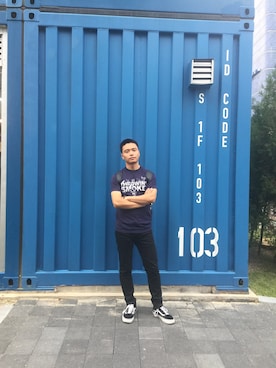 「BLK DNM（ブラックデニム）のアイテム（パンツ）」を使った、Wu Weiさん（メンズ・170cm）の春コーディネート