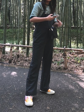 「チャックテイラー」｜「アイテム（サロペット/オーバーオール）」を使った、renpi.さん（レディース・158cm）の秋コーディネート
