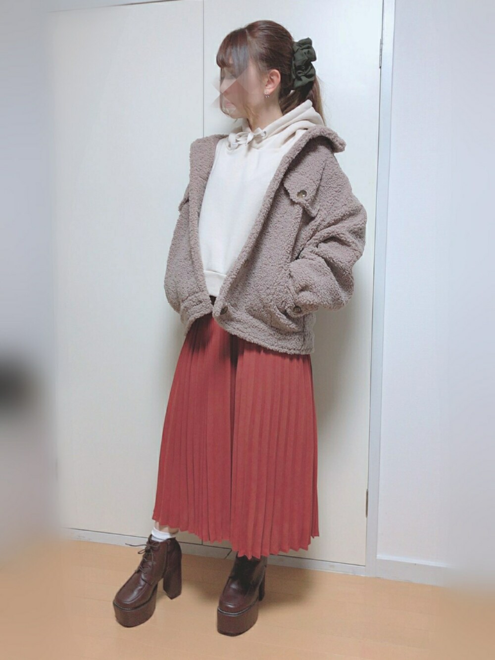 「GUのアイテム（スカート、レッド系）」を使った、mi-kuru*さん（レディース・152cm）の冬コーディネートの1枚目の写真