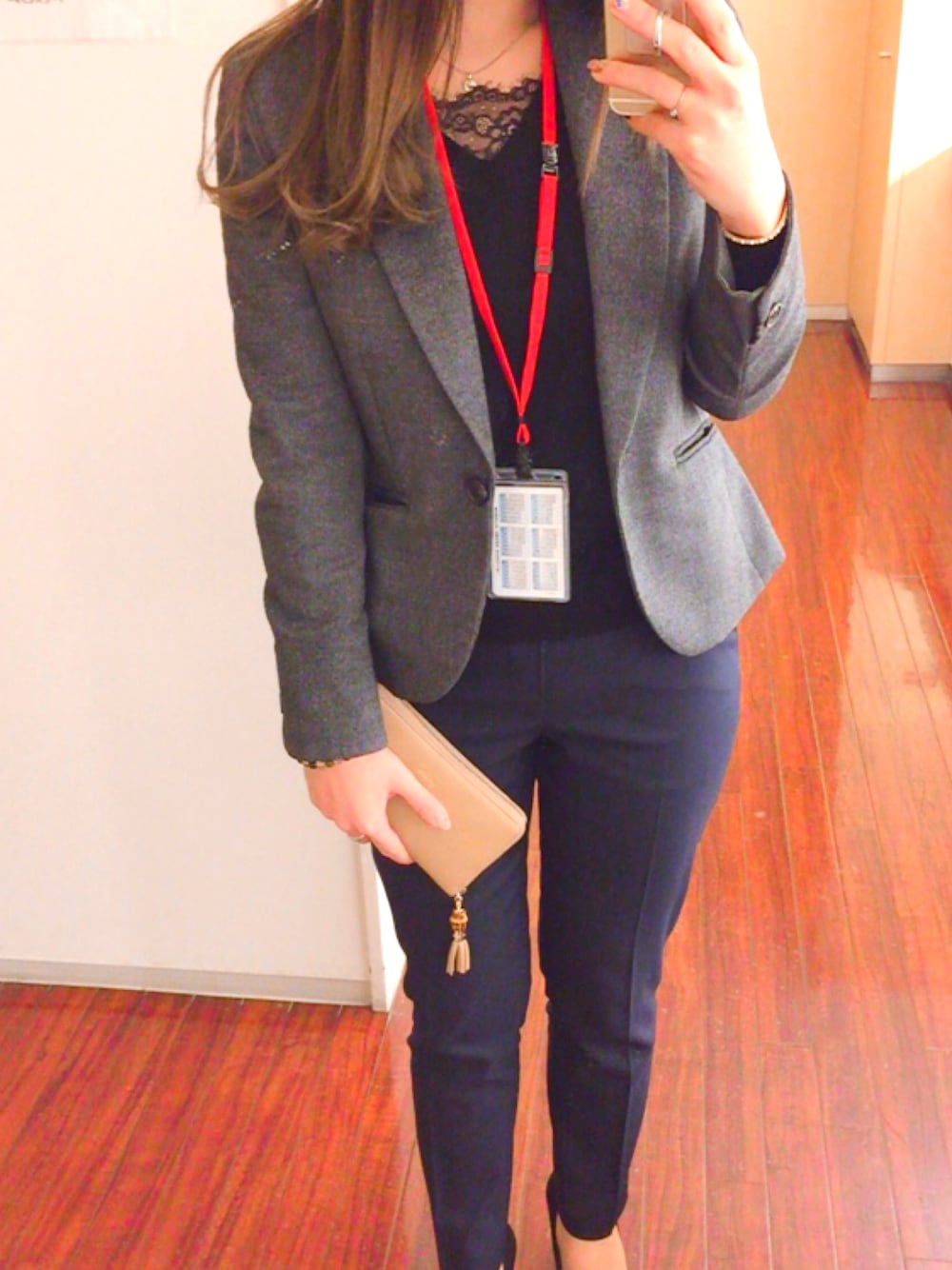 「Perfect Suit FActoryのアイテム（スーツジャケット、グレー系）」を使った、Natsumiさん（レディース・155cm）の冬コーディネートの1枚目の写真