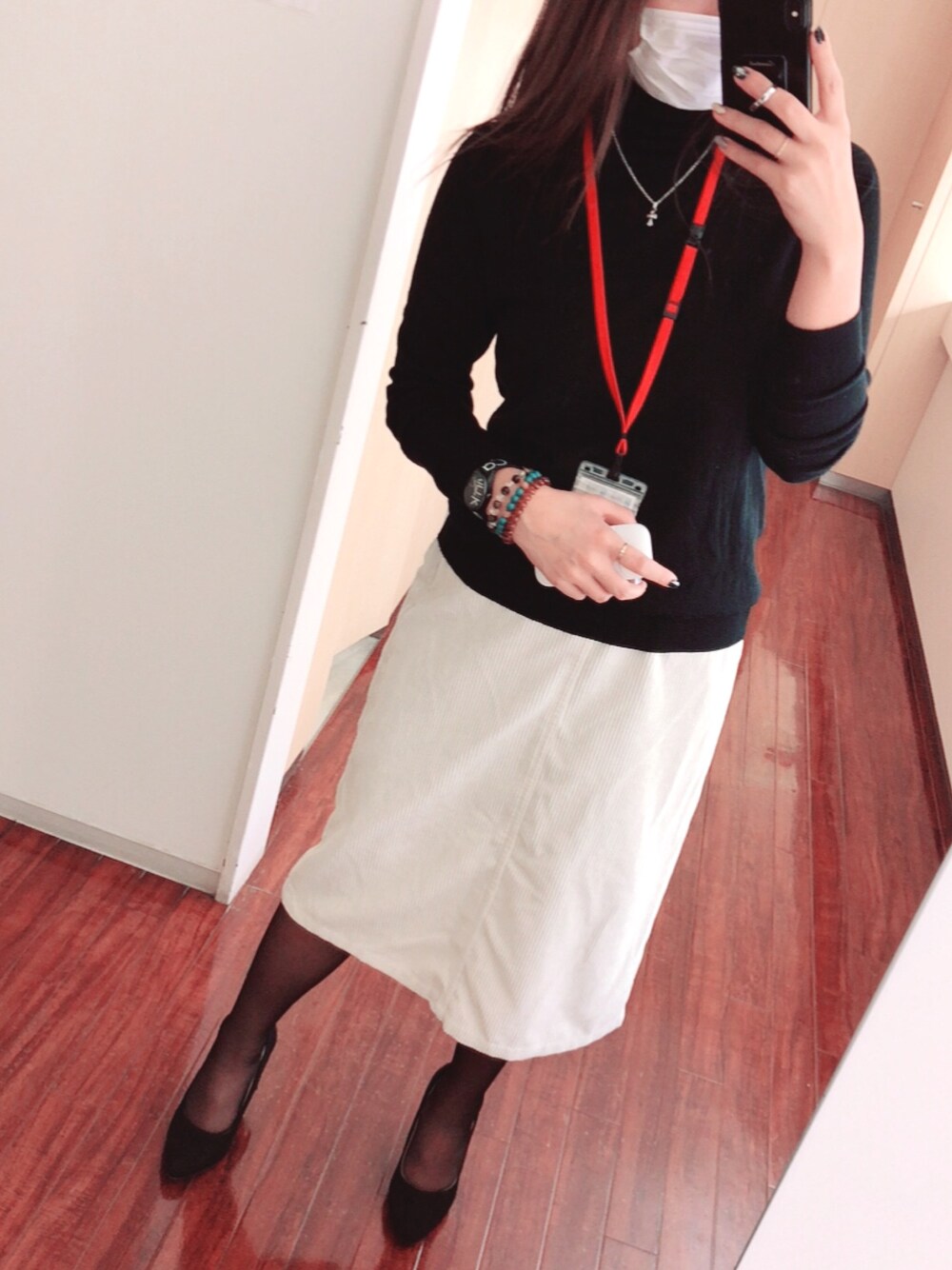 「オフィス、オフィスカジュアル、オフィススタイル、ユニクロ、UNIQLO、nice claup、低身長、低身長コーデ、低身長女子、フユコーデ」｜「UNIQLOのエクストラファインメリノタートルネックセーター（長袖）（ニット/セーター、ブラック系）」を使った、Natsumiさん（レディース・155cm）の秋コーディネートの1枚目の写真