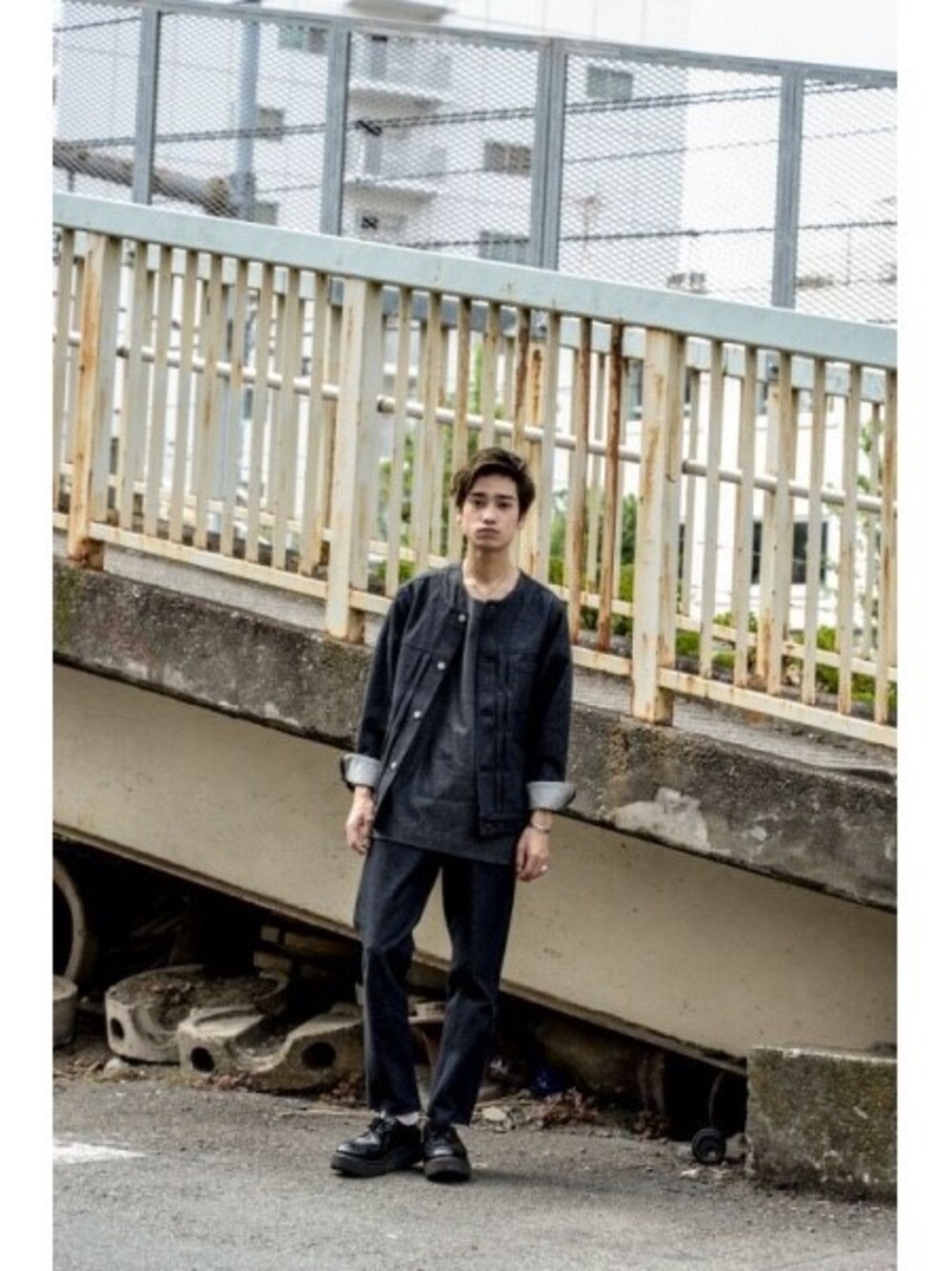 「used、TOKYO、dude、shibuya、yotsuba、usedclothing、yotsuba_tokyo、dude_harajuku」｜「yotsubaのyotsuba - Nocollar Button Jaket [Black]（デニムジャケット、ブラック系）」を使った、dude_harajukuさん（メンズ・170cm）の秋コーディネートの1枚目の写真