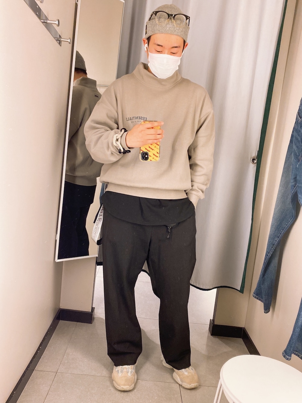「NEIGHBORHOOD、ESSENTIALS、yeezy、YAECA」｜「FOG ESSENTIALSのアイテム（スウェット、ベージュ系）」を使った、zo_z1ogさん（メンズ・173cm）の秋コーディネートの1枚目の写真