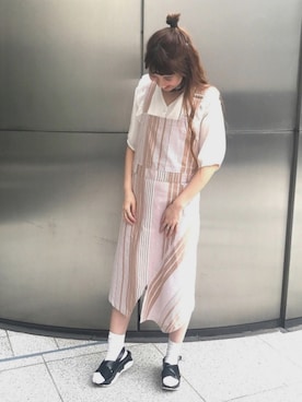 「AS KNOW AS PINKY（アズノゥアズピンキー）のアイテム（ジャンパースカート）」を使った、tomomiさん（レディース・163cm）の春コーディネート