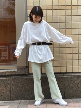 「バックロゴ」｜「アイテム（スラックス）」を使った、tomomiさん（レディース・163cm）の春コーディネート