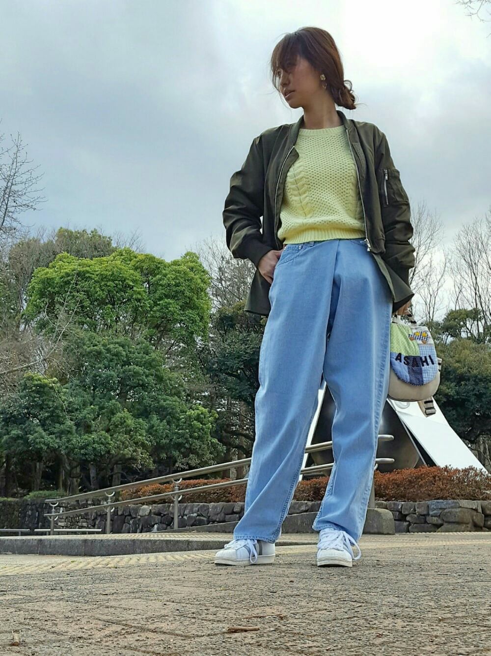 「MA1、オトナ女子、春意識、ママコーデ、ママファッション、カジュアル、ぺプラム、yellow、スーパースター」｜「AmeriのFLARE DOCKING MA-1（MA-1、グリーン系）」を使った、♡meicai♡さん（レディース・160cm）の春コーディネートの1枚目の写真