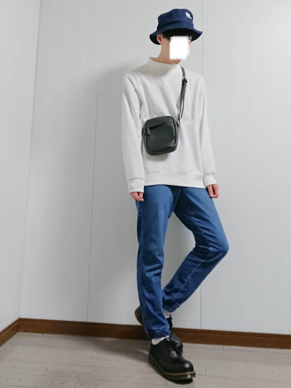 「モックネック、スウェット、白トップス、爽やかコーデ」｜「Dr. MartensのDr.Martens(ドクターマーチン) 1925Z 3EYE STEEL TOE SHOE(3ホールスチールトゥシューズ) 10111001（ドレスシューズ、ブラック系）」を使った、ぬー*さん（メンズ・174cm）の夏コーディネートの1枚目の写真