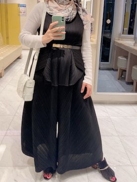 タンクトップを使った「PLEATS PLEASE」の人気ファッション