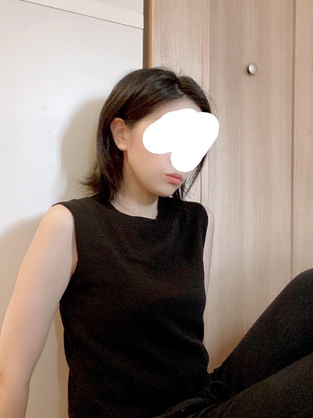 「オトナ女子、プチプラコーデ、おしゃれさんと繋がりたい、オトナカジュアル、ワントーンコーデ」｜「SENSE OF PLACE by URBAN RESEARCHのビッグスリットセーター(ノースリーブ（ニット/セーター、ブラック系）」を使った、Sunaoさん（レディース・167cm）の秋コーディネートの1枚目の写真